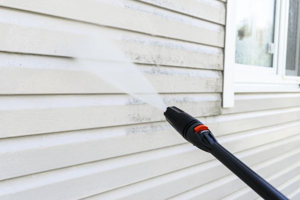Siding Power Washing in Milton