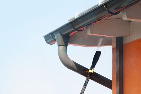 Eaves Power Washing in Milton